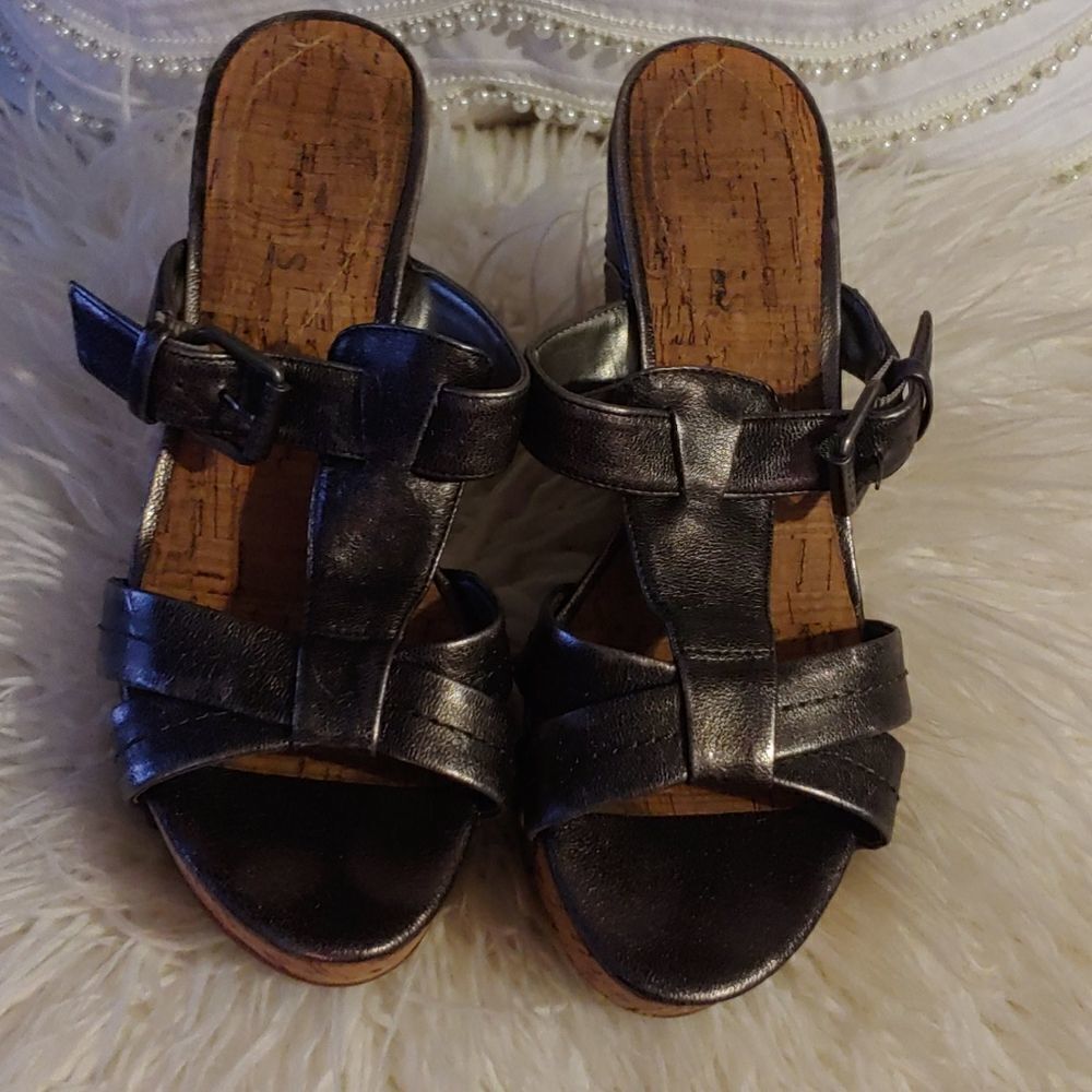 Guess wedge platform sandals